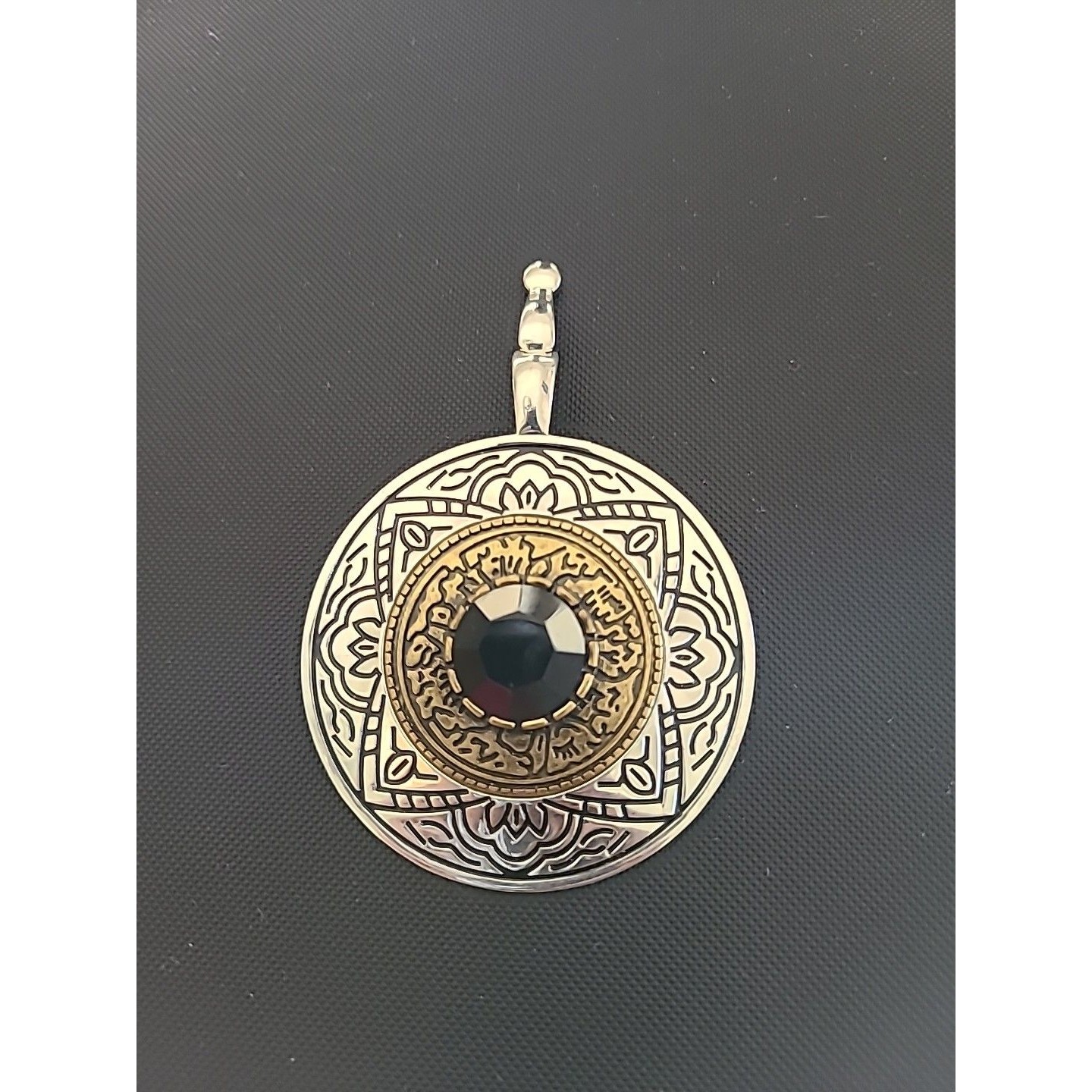 Vtg Premier Designs Silver Gold Tone Magnet Clasp Pendant Signed 25 Diameter 26$